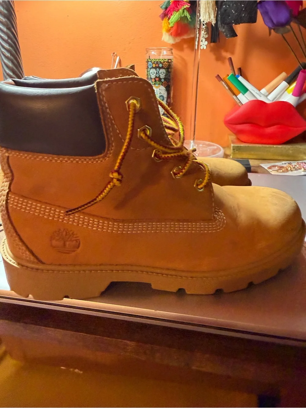 Youth Tan Waterproof Work Boots with Yellow-Brown Laces. Sz 4 Timberlands